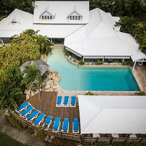 Des Chateaux Hotel